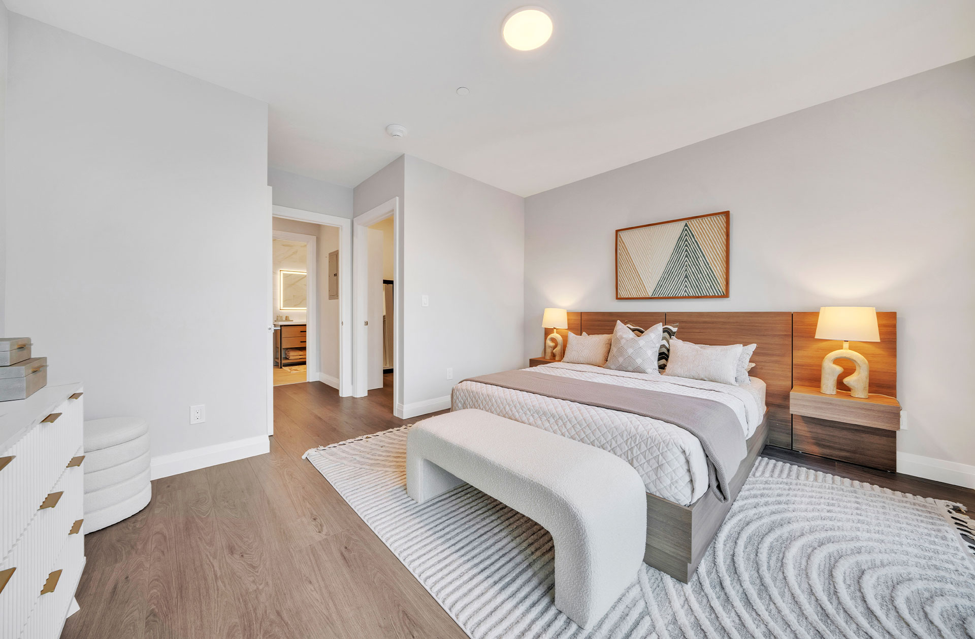 https://royalblueny.com/wp-content/uploads/2025/06/3-Bed-IMG_6b.jpg